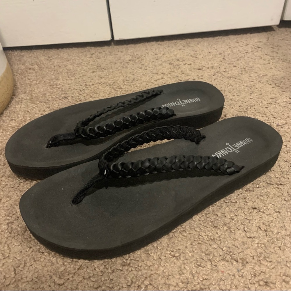 Minnetonka black braided leather strap flip flops